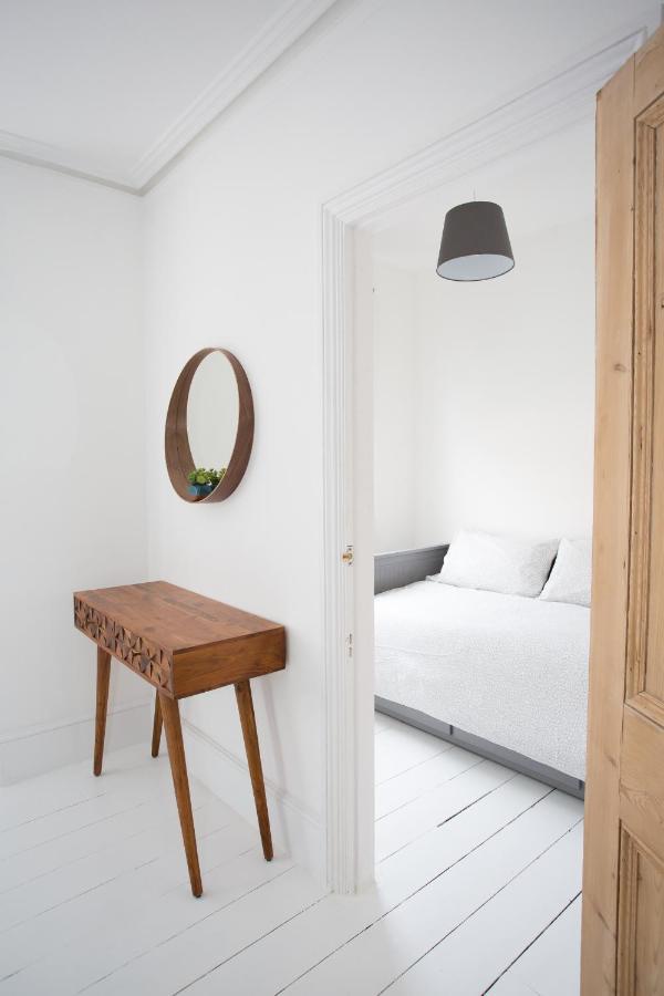 Elegant York House - On A Beach Road, Sleeps 12, With Sea Views Worthing Szoba fotó