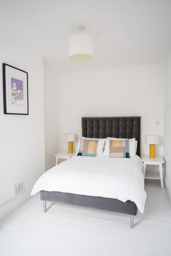 Elegant York House - On A Beach Road, Sleeps 12, With Sea Views Worthing Kültér fotó