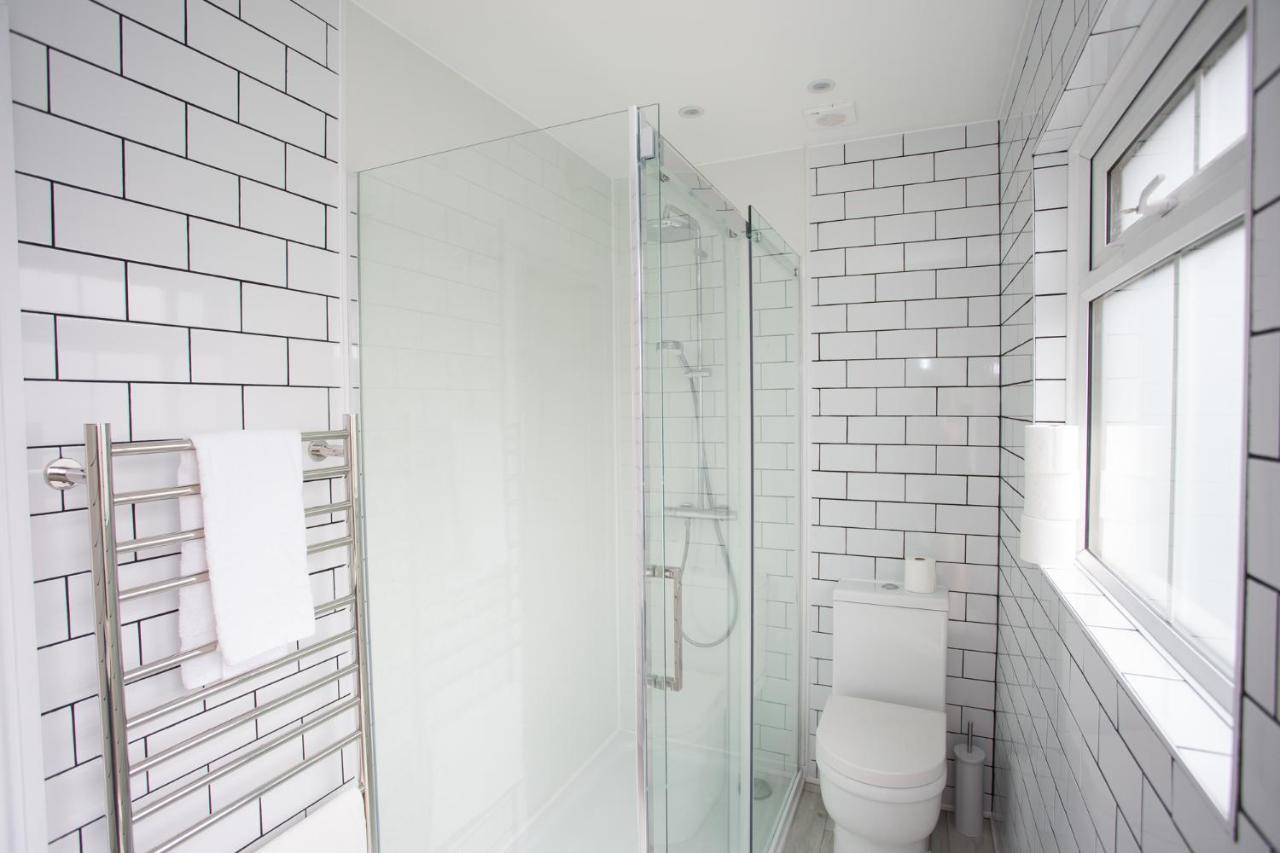 Elegant York House - On A Beach Road, Sleeps 12, With Sea Views Worthing Kültér fotó